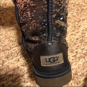 UGG boots super cute & comfty silver & blue sequen